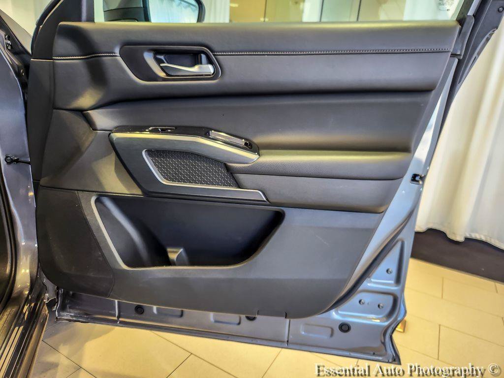 Used 2025 Gun Metallic Nissan SL image 22