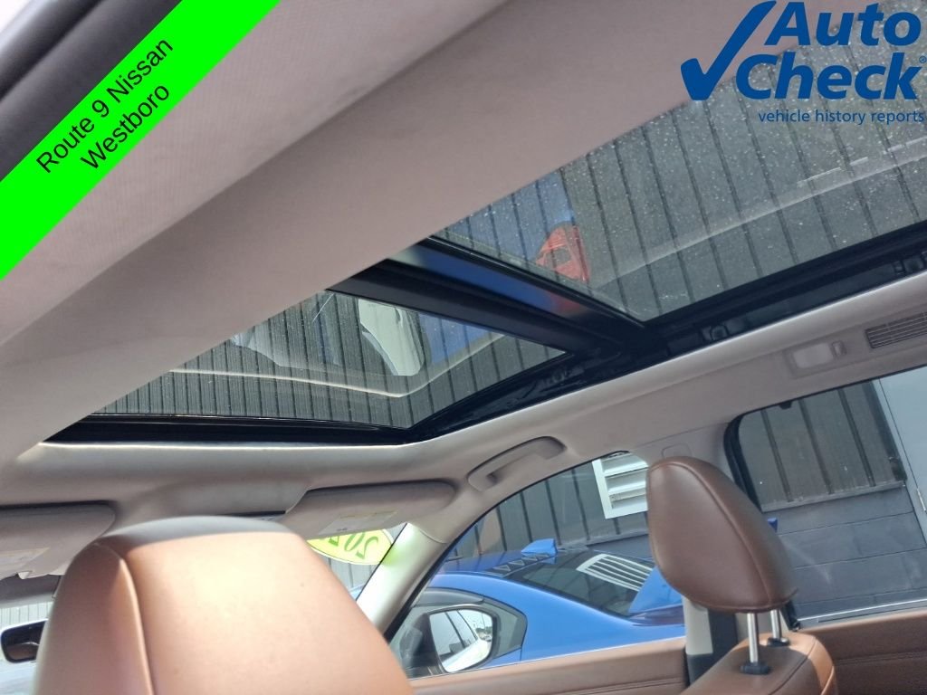 Used 2023 White Nissan Platinum image 13