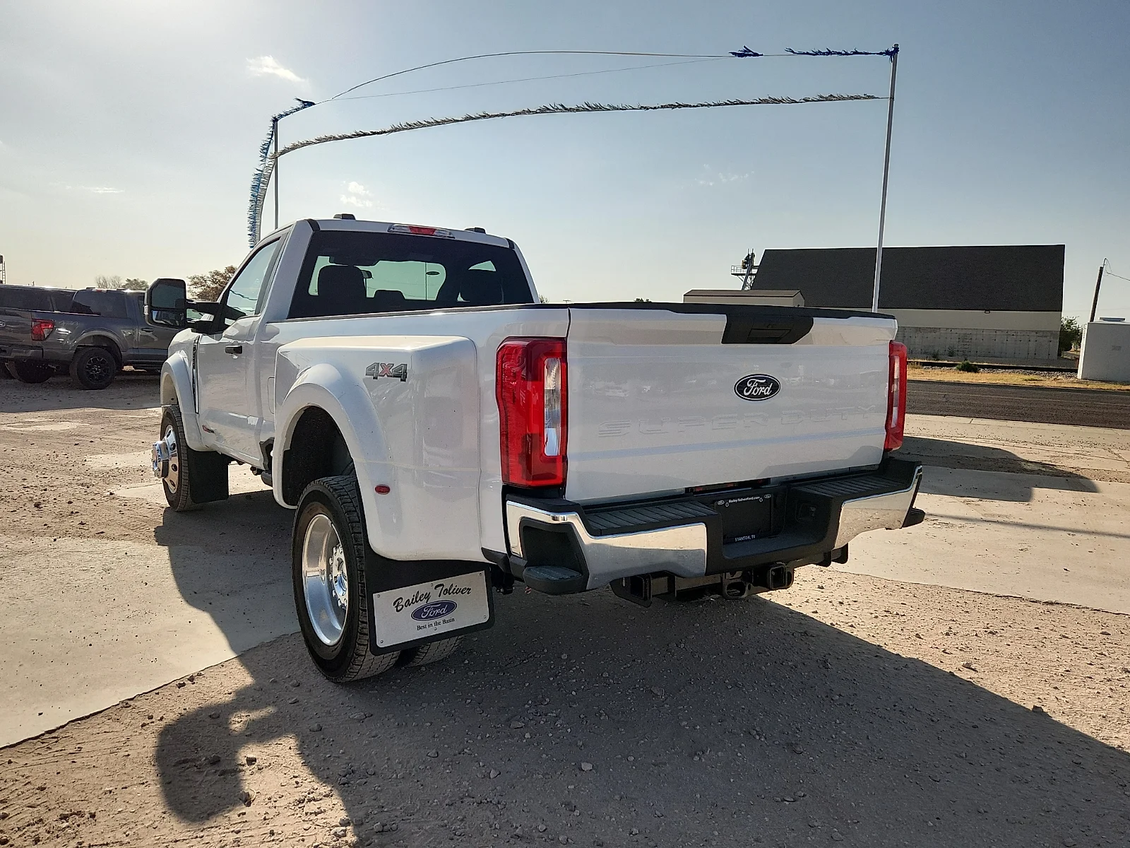 New 2027 Oxford White Ford XLT image 5