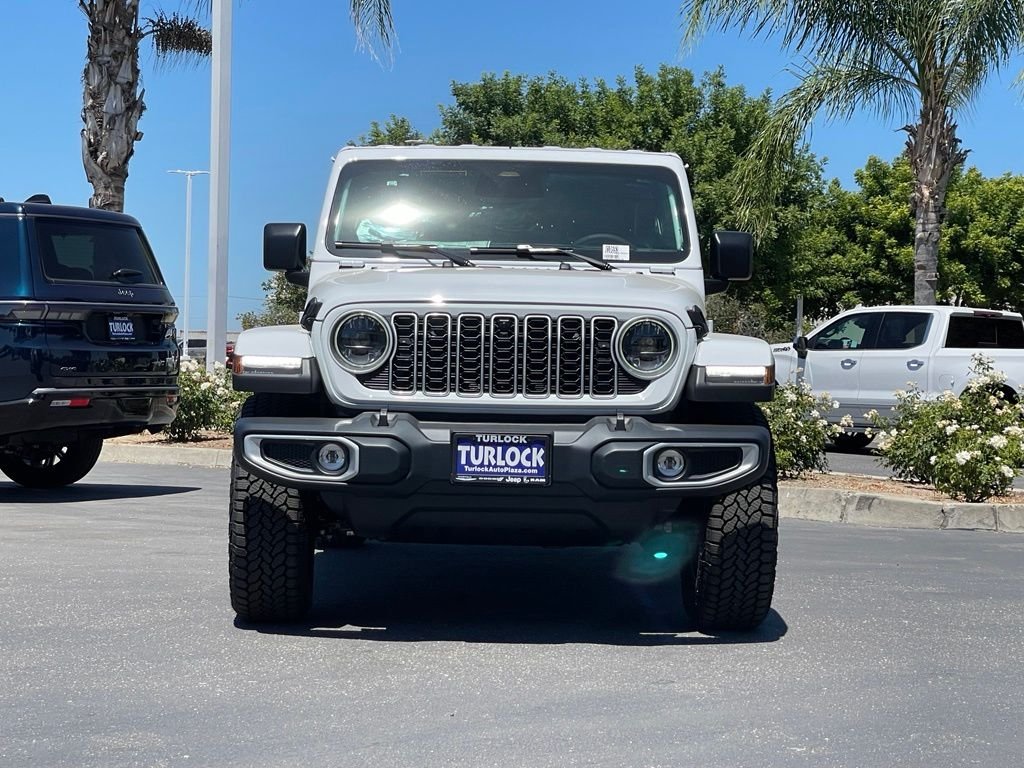 New 2026 Bright White Clear-Coat Exterior Paint Jeep Sahara image 2