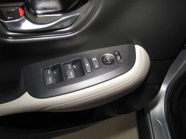 Certified Used 2025 Lunar Silver Metallic Honda LX image 10