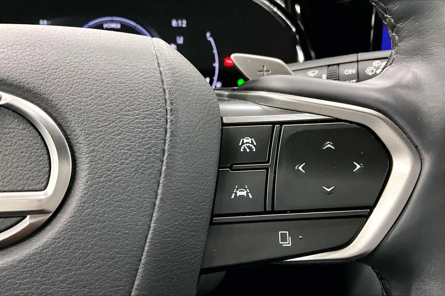 Used 2025 Atomic Silver Lexus Premium image 24