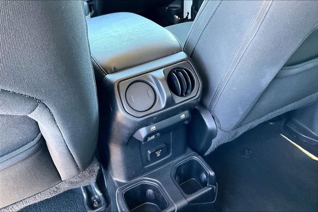 2020 Jeep Wrangler Unlimited Sahara - Photo 25