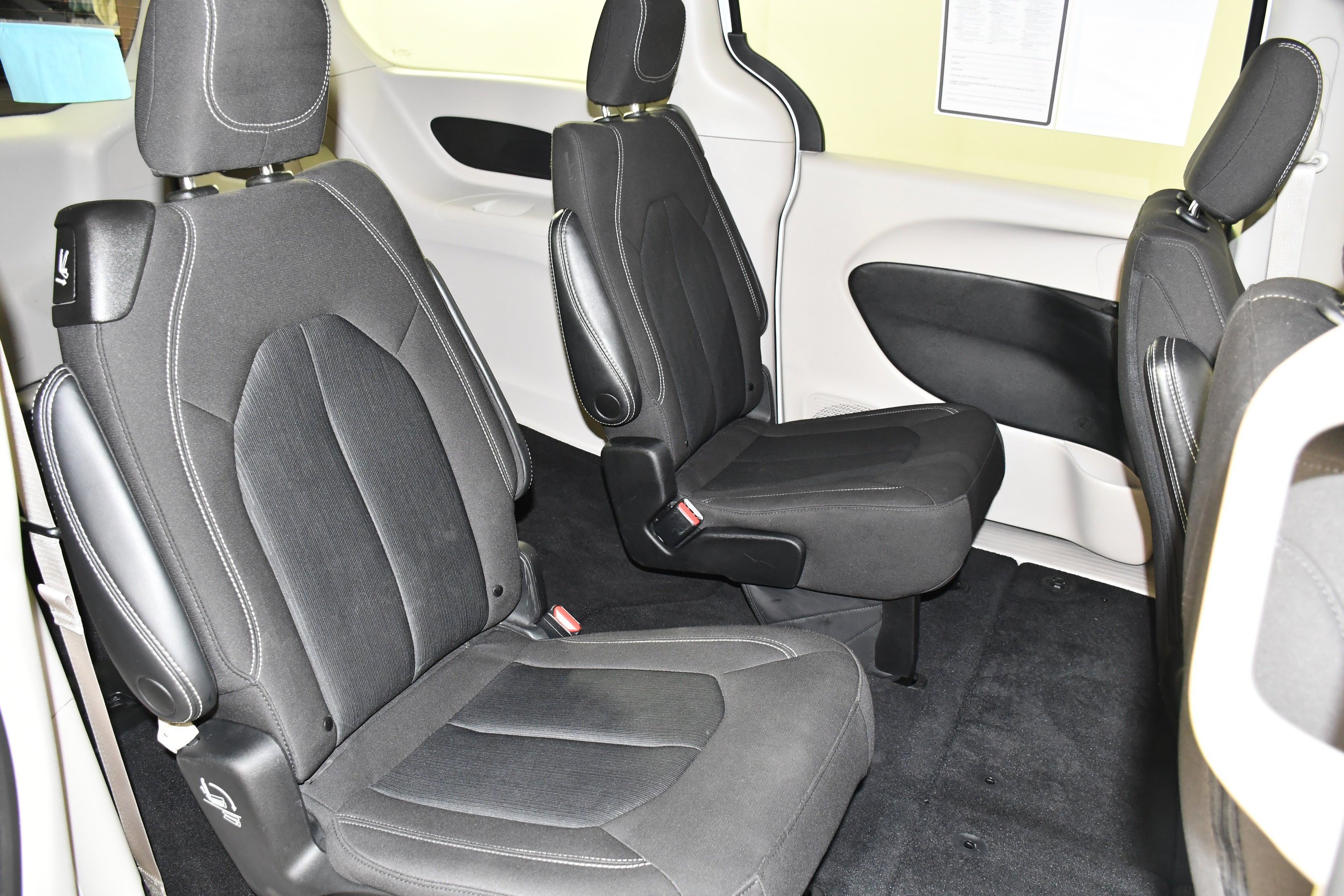 Used 2023 Bright White Clearcoat Chrysler LX image 43