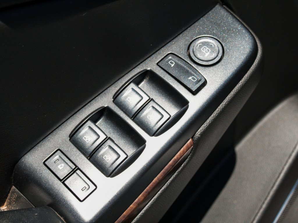 Used 2018 Silver Chevrolet  image 9