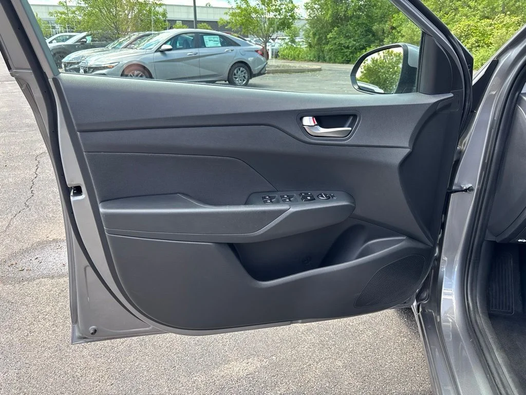 Used 2022 Gray Hyundai SE image 18
