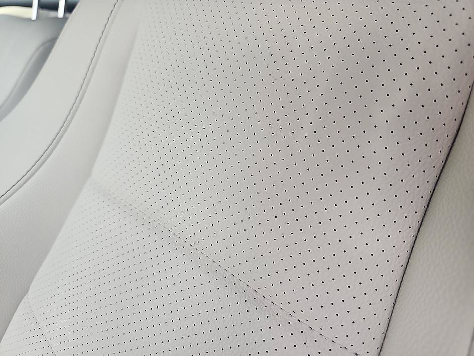 Used 2025 Polar White Mercedes-Benz GLE 450e image 18