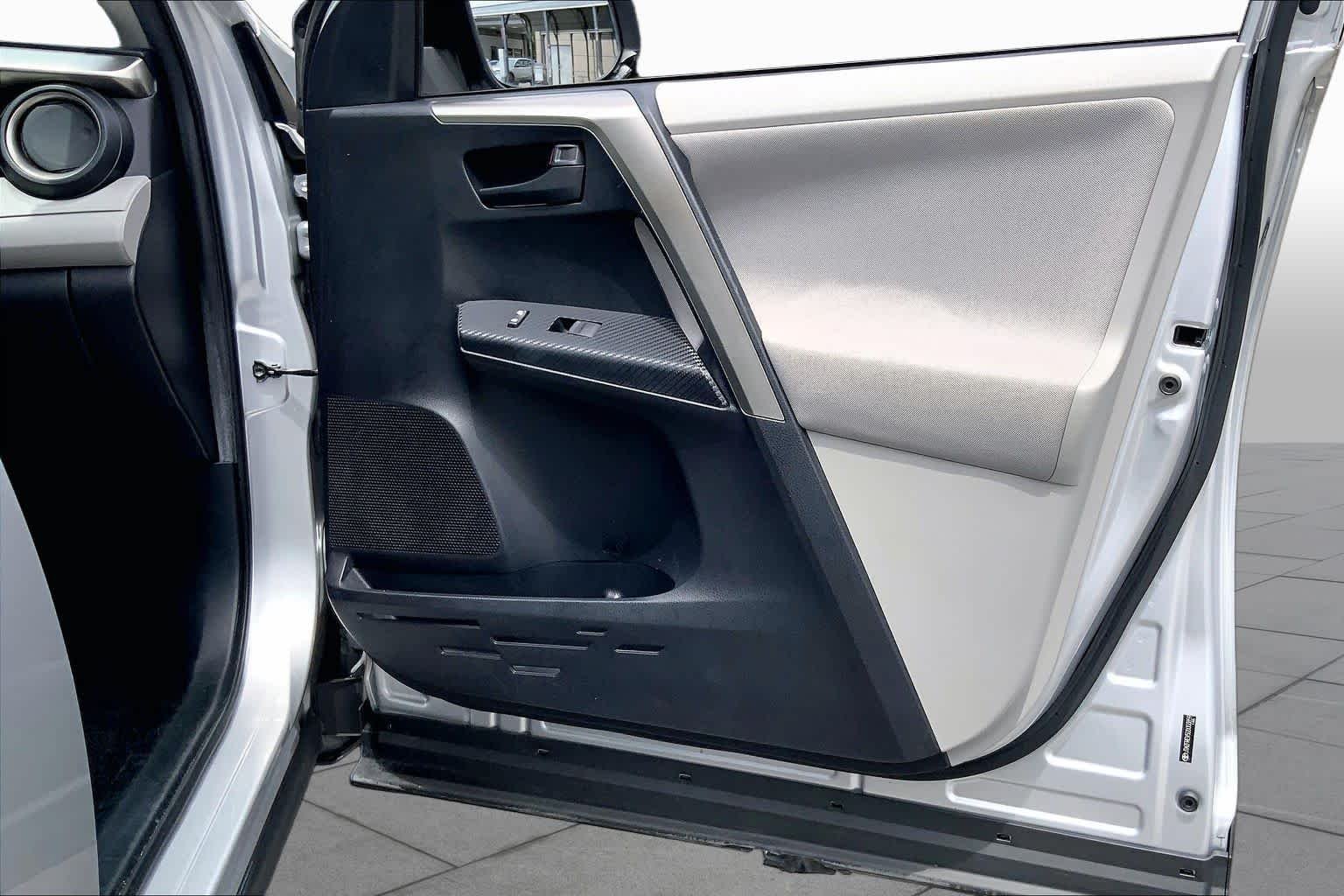 Used 2013 Classic Silver Metallic Toyota LE image 23