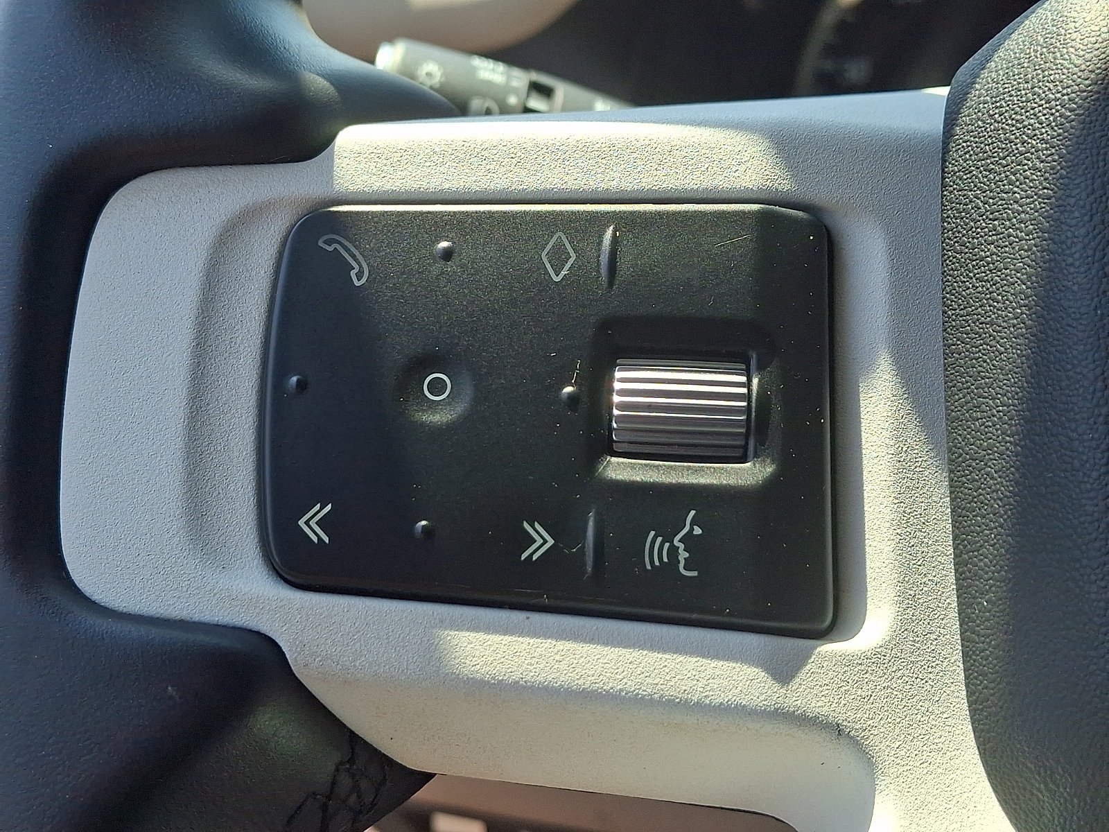 Certified Used 2023 Fuji White   1Aa Land Rover S image 33