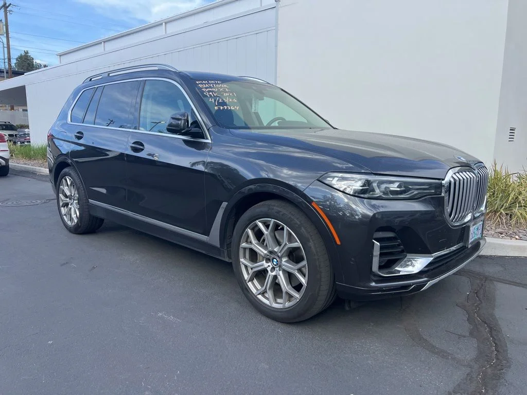 2021 BMW X7 xDrive40i's photo