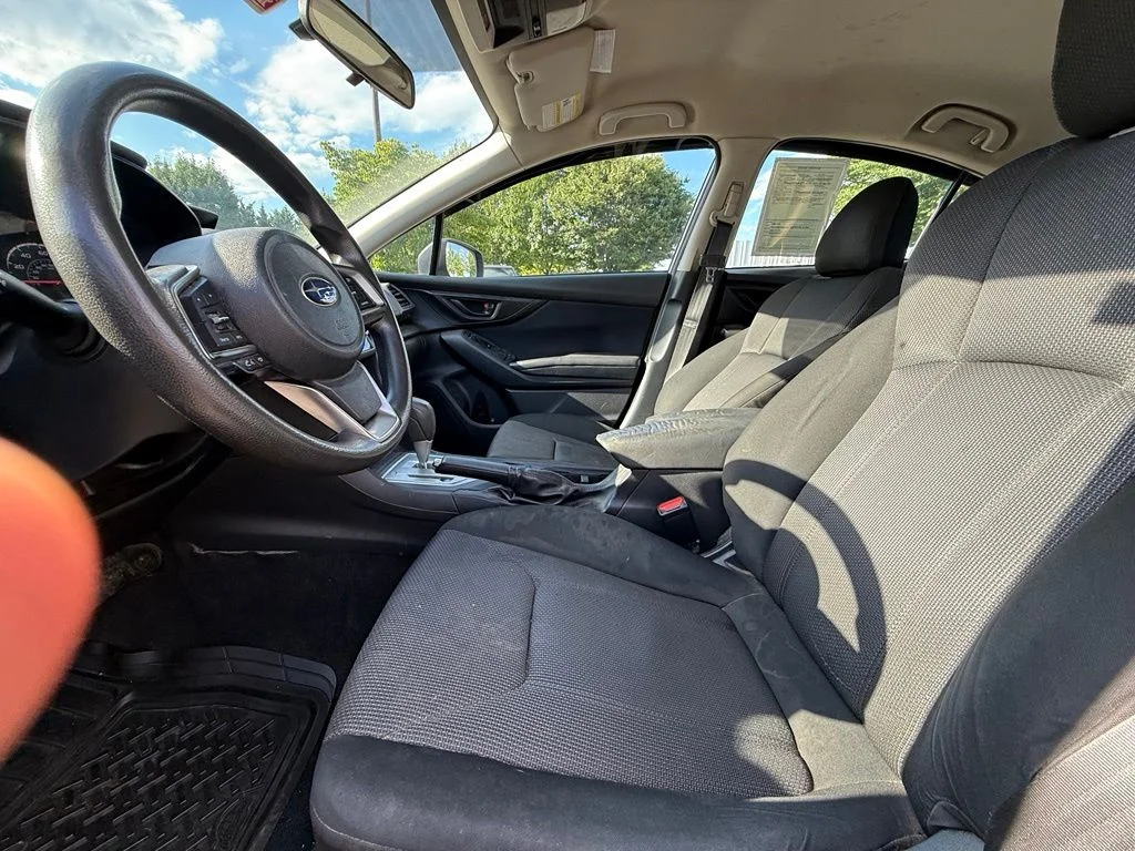 Used 2019 Silver Subaru 2.0i image 9