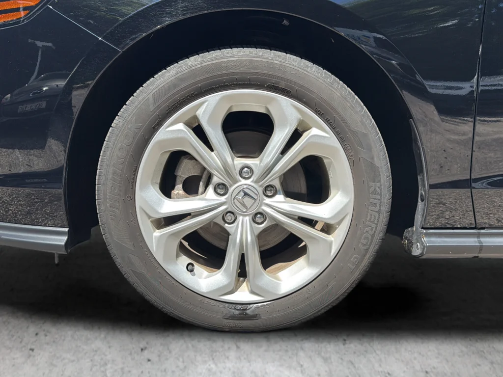 Used 2024  Honda LX image 23
