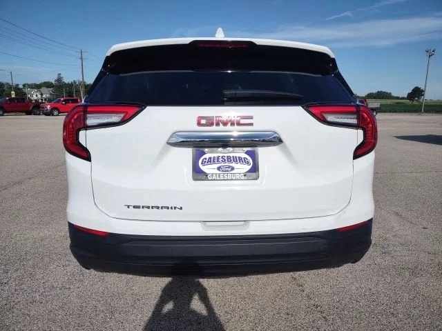Certified Used 2024 Summit White GMC SLE image 4
