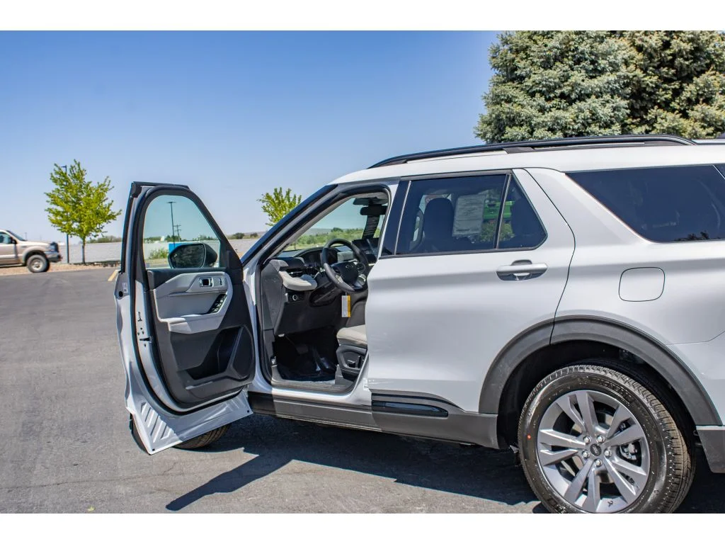 New 2026 SPACE WHITE METALLIC Ford Active w/200A Pkg image 28
