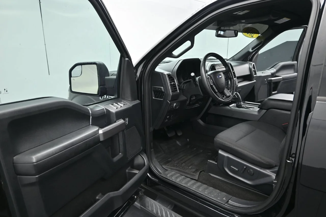 Used 2020 Black Ford XLT image 12