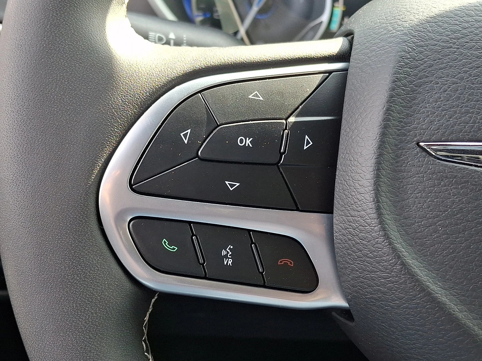 Used 2025 White Chrysler Select image 20