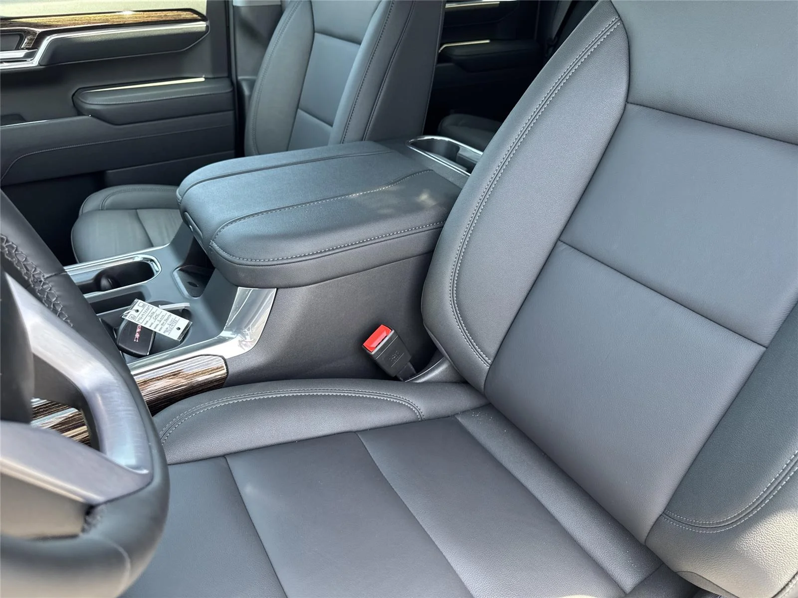 New 2026 Sterling Metallic GMC Elevation image 38