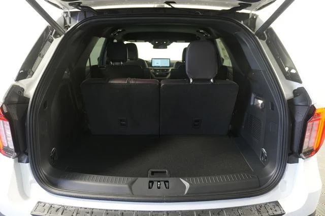 New 2027 Star White Metallic Tri-Coat Ford Platinum™ image 30