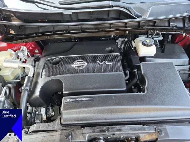 Used 2021 Red Nissan Platinum image 38