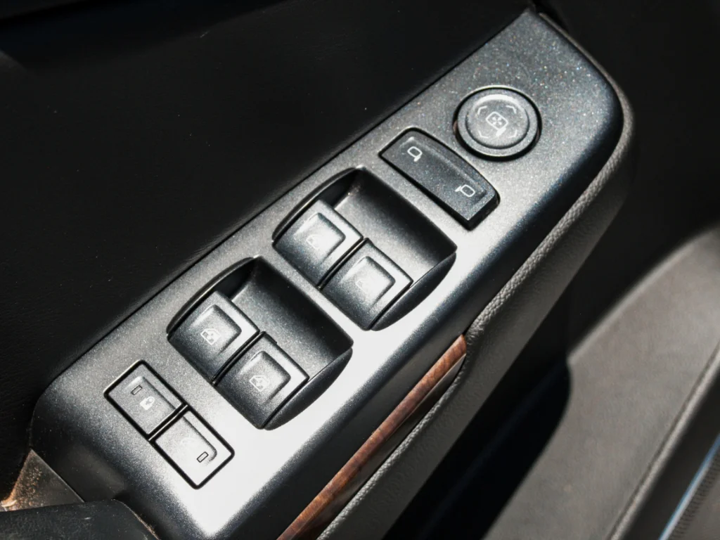 Used 2018 Silver Chevrolet  image 9