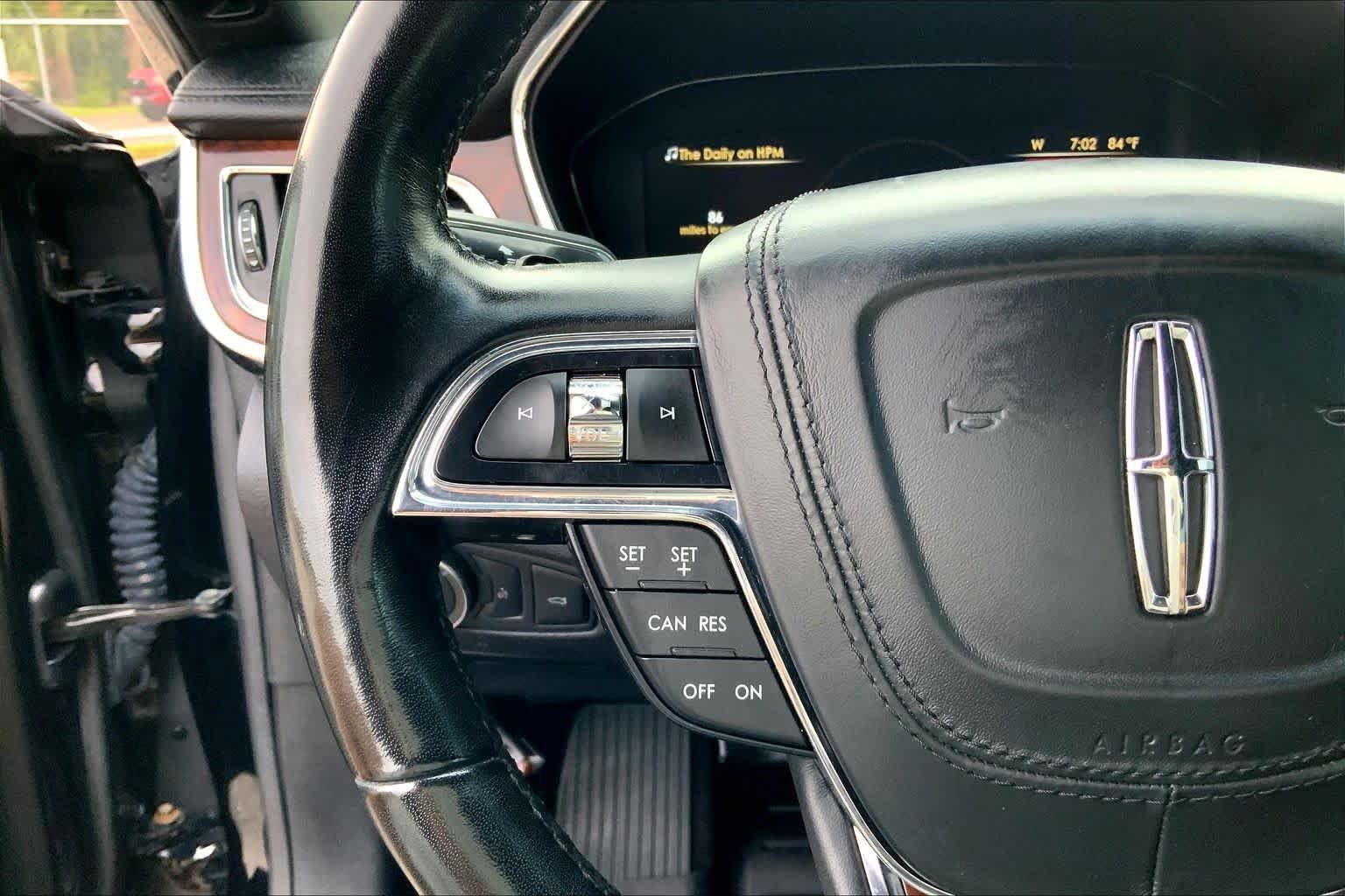 Used 2018 Black Velvet Lincoln Reserve image 19