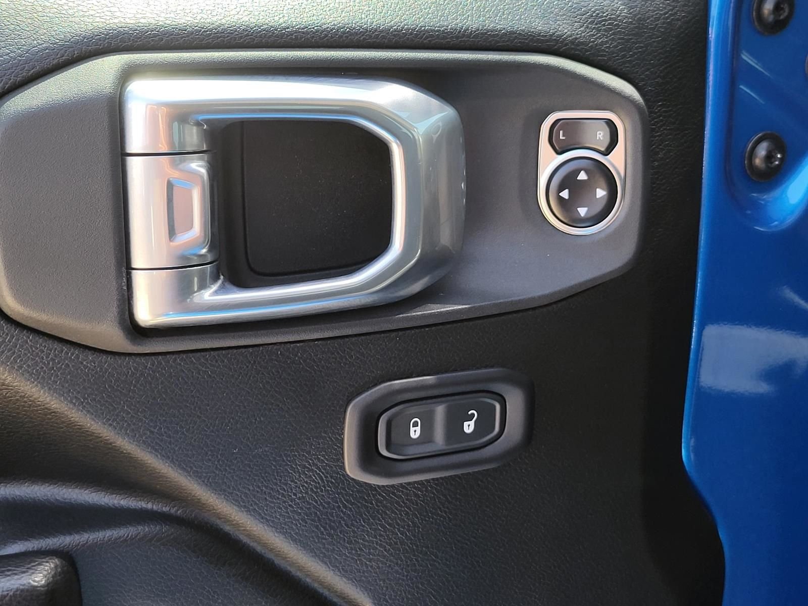 Used 2024 Hydro Blue Pearl Coat Jeep Sport S image 14