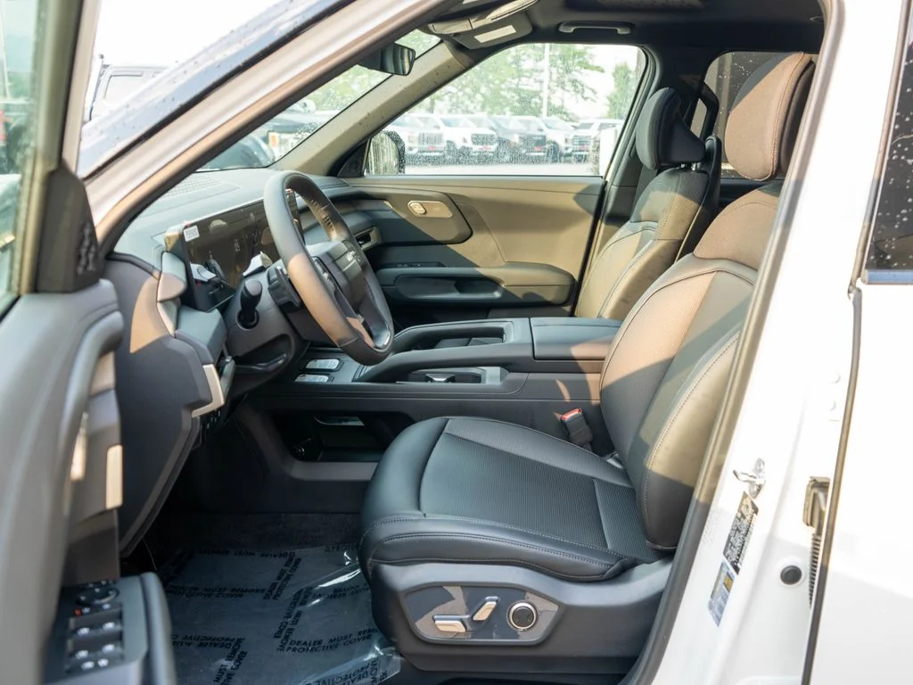 New 2027 Glacial White Pearl Kia S image 11