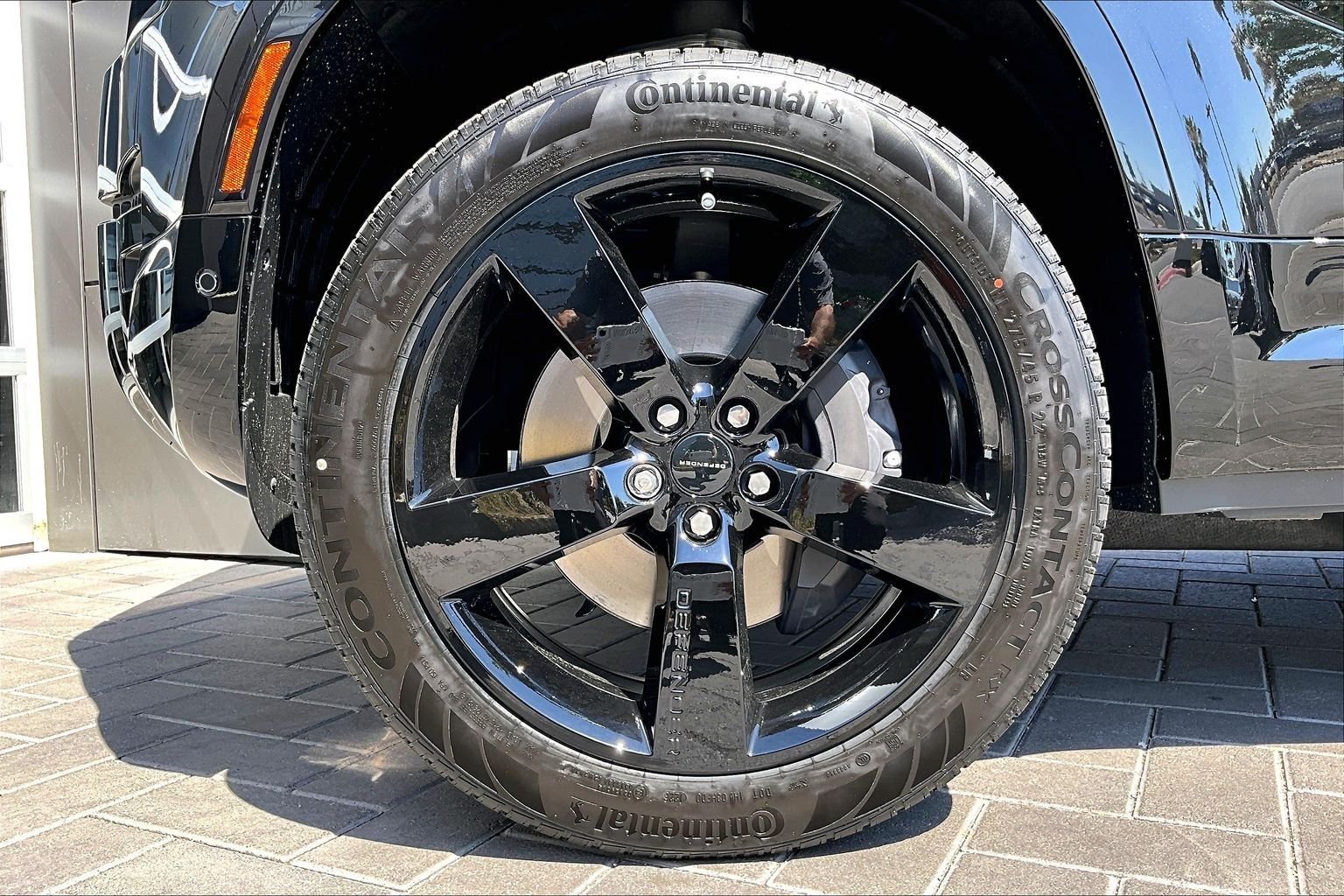 New 2026 Santorini Black Land Rover X-Dynamic SE image 12