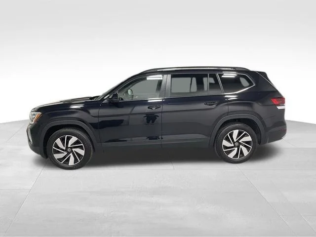 New 2025 Black Volkswagen 2.0T SE w/Technology image 2