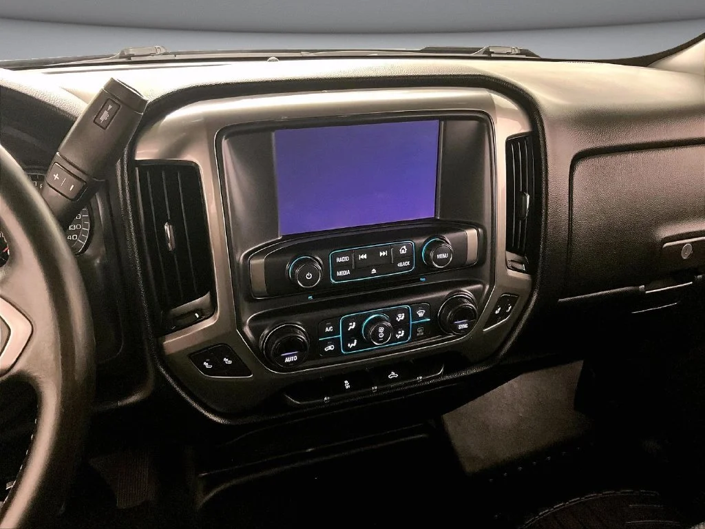Used 2018 Gray Chevrolet LT image 10