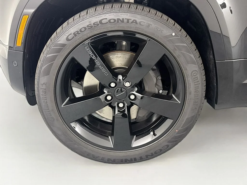 New 2026 Santorini Black Land Rover X-Dynamic SE image 32