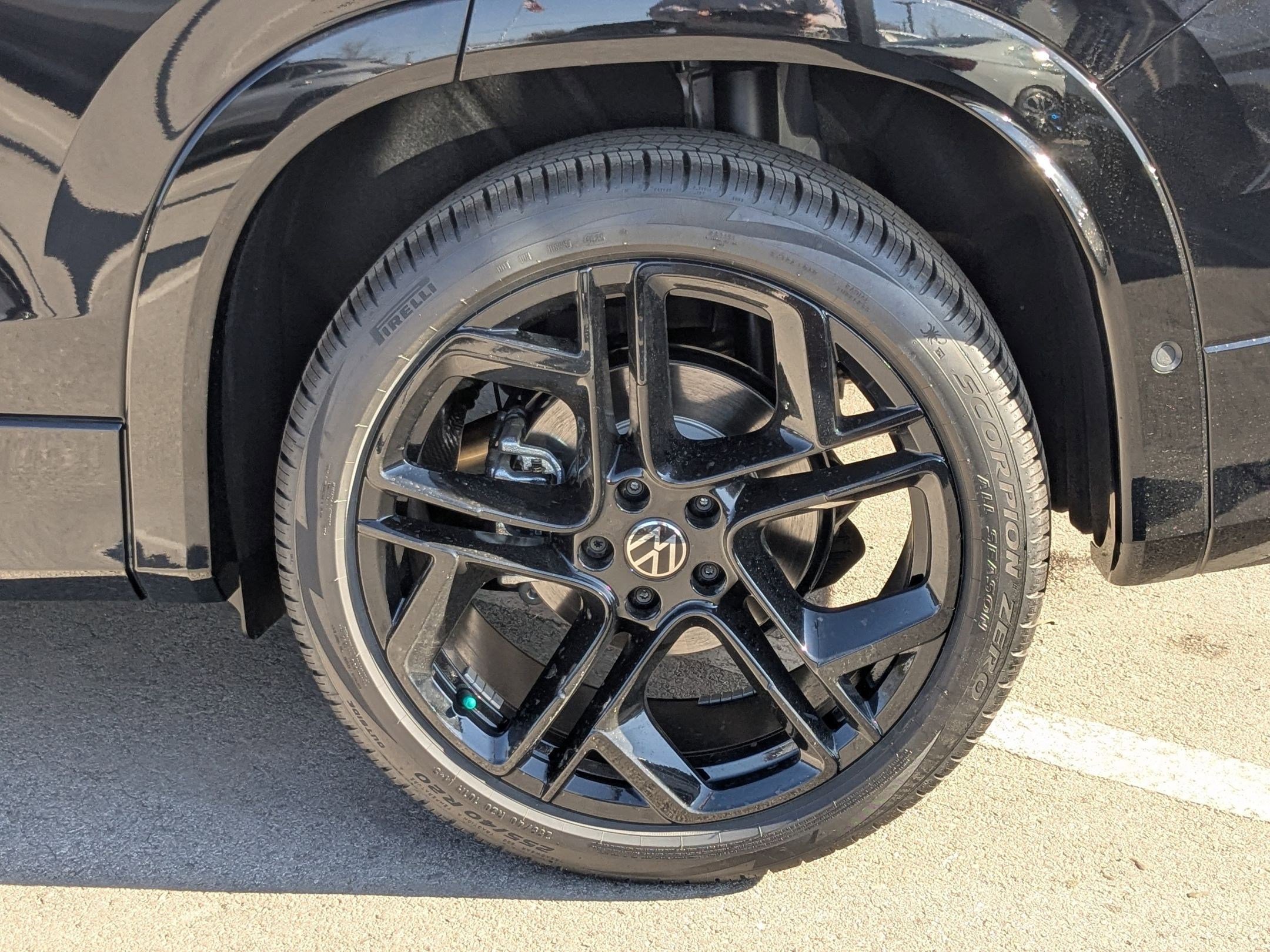 New 2026 Deep Black Pearl Volkswagen SE R-Line Black image 18