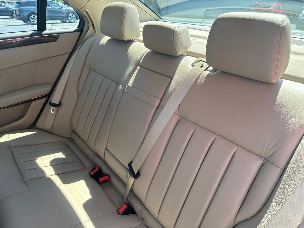 Used 2010 Diamond White Metallic Mercedes-Benz E 350 image 28