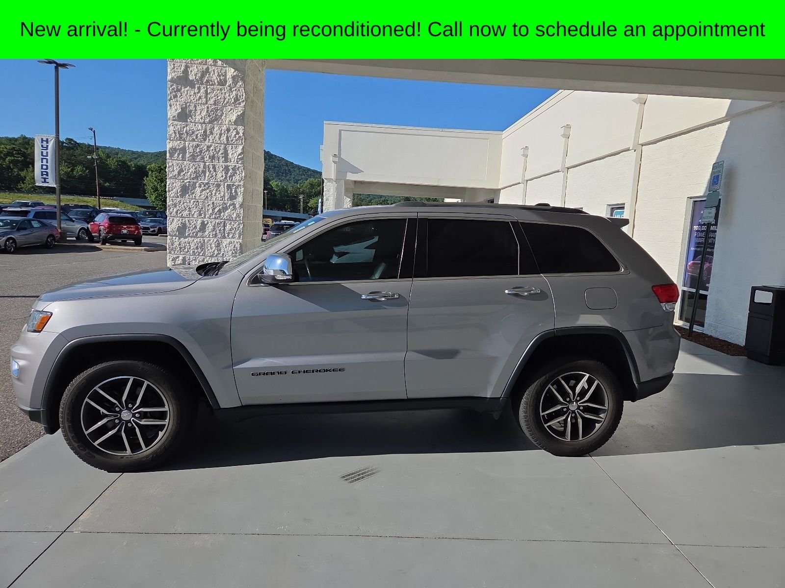 Used 2018 Billet Silver Metallic Clearcoat Jeep Limited image 3
