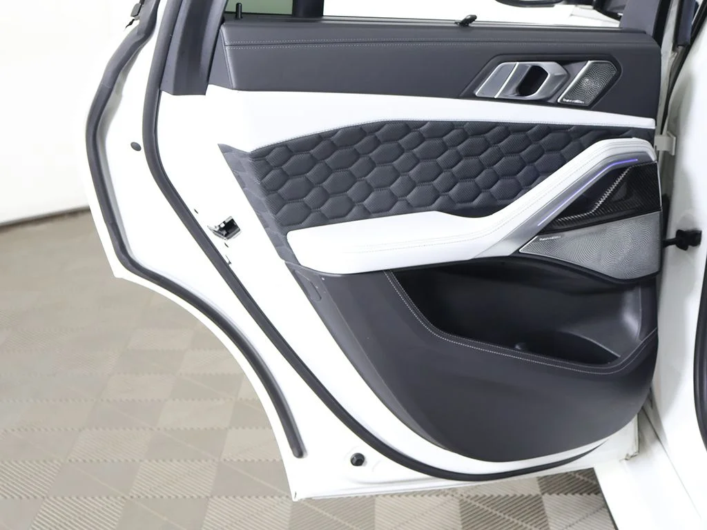 Used 2023 Alpine White BMW Base image 33
