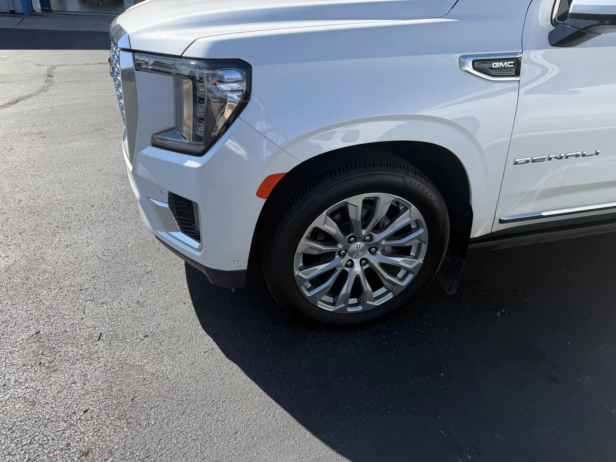 Used 2024 White Frost Tricoat GMC Denali image 2