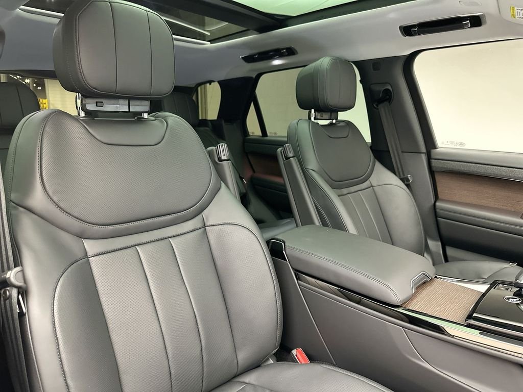 Certified Used 2024 Varesine Blue Metallic Land Rover SE image 3