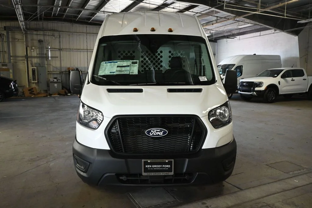 New 2026 Oxford White Ford Base image 3