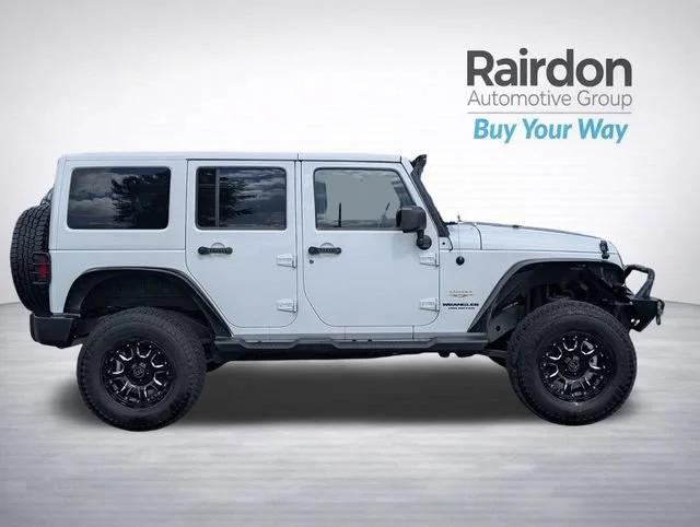 Used 2014 Bright White Clearcoat Jeep Unlimited Sahara image 8