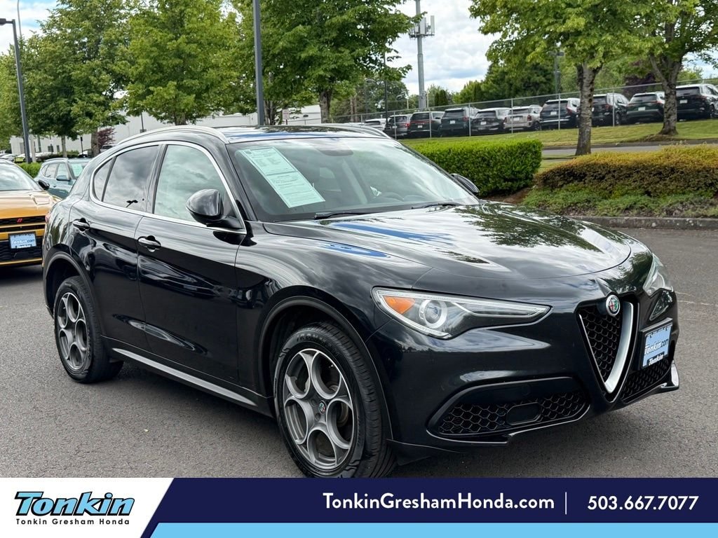 Used 2018 Vulcano Black Metallic Alfa Romeo Base image 1