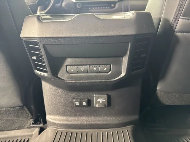 2025 Toyota Tundra Platinum - Photo 13