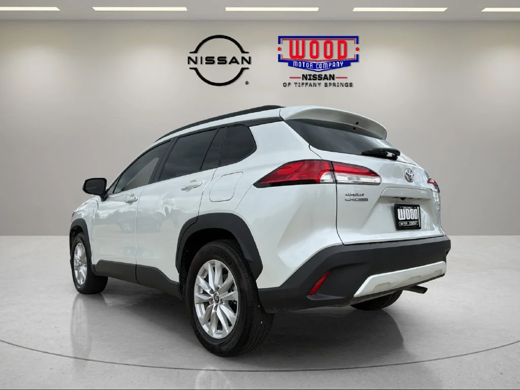 Used 2024 Pearl Toyota LE image 4