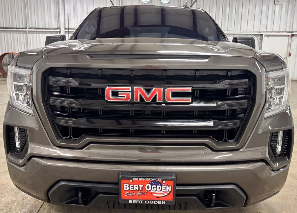 Used 2020  GMC Elevation image 2