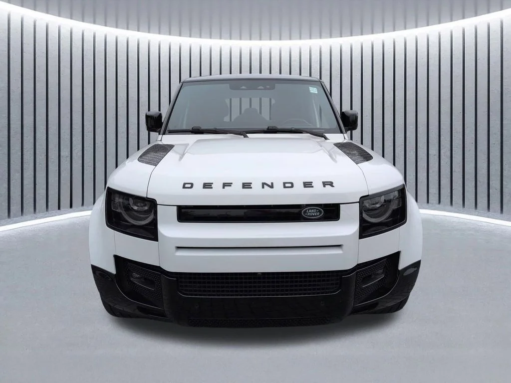 Used 2024  Land Rover X-Dynamic SE image 7