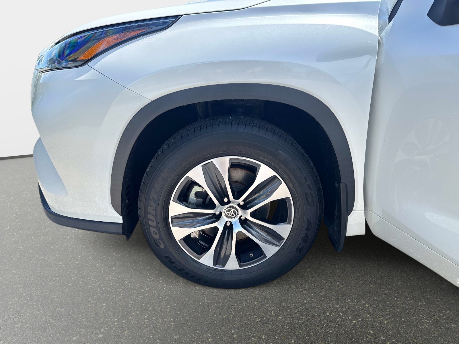 Used 2021 Blizzard Pearl Toyota XLE image 10