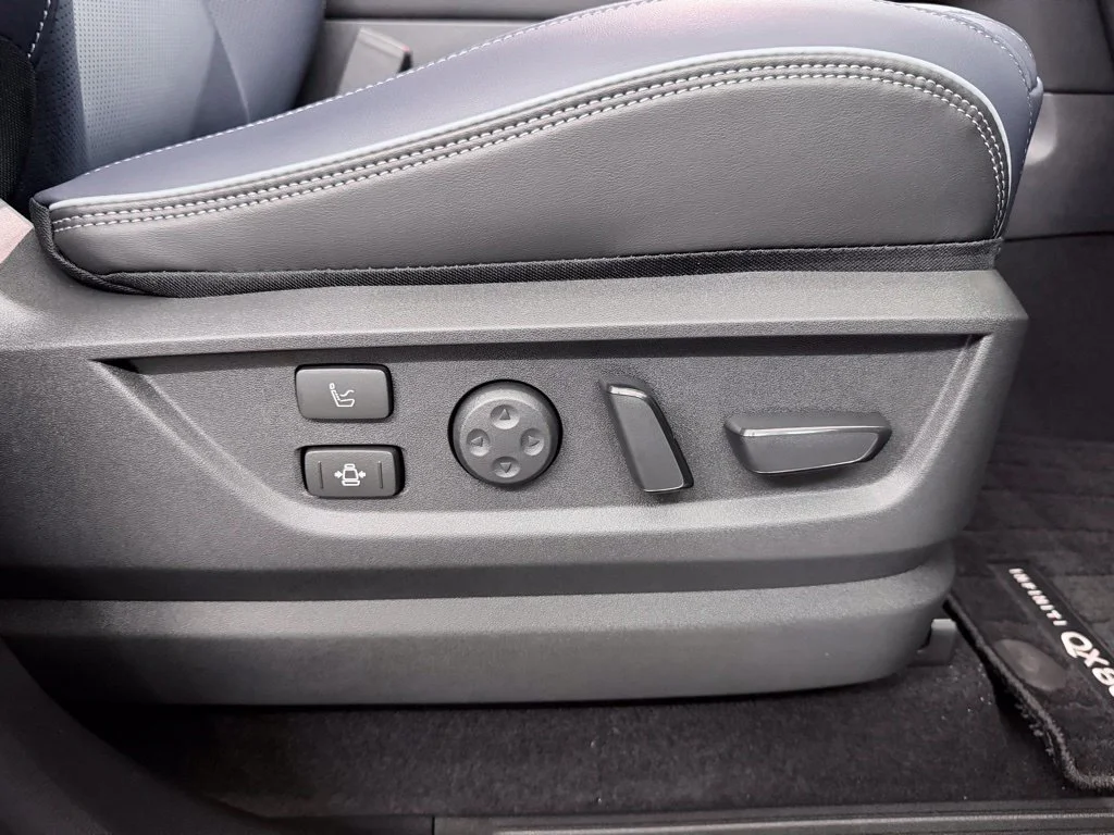 Certified Used 2026 Silver INFINITI SPORT image 47