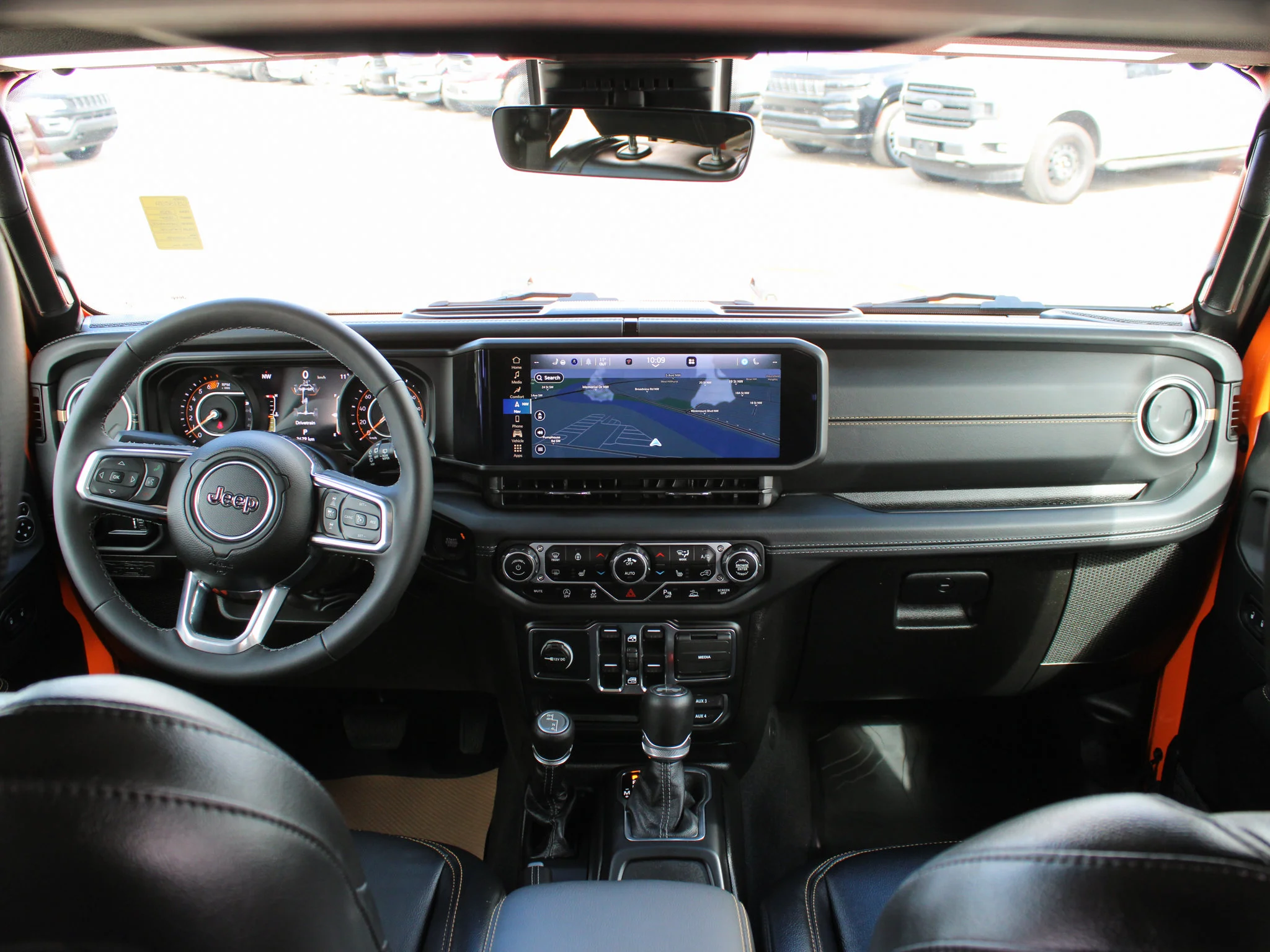 Certified Used 2025 joose Jeep Sahara * V6 | McKinley Leather Seats | Trailer Tow Group | Apple CarPlay | Alpine | Adaptive Cruise image 4