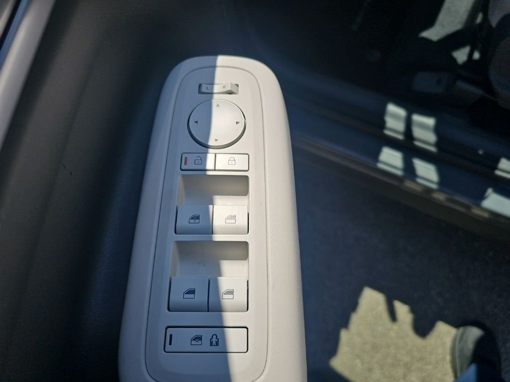 2025 Hyundai Santa Fe SE - Photo 11