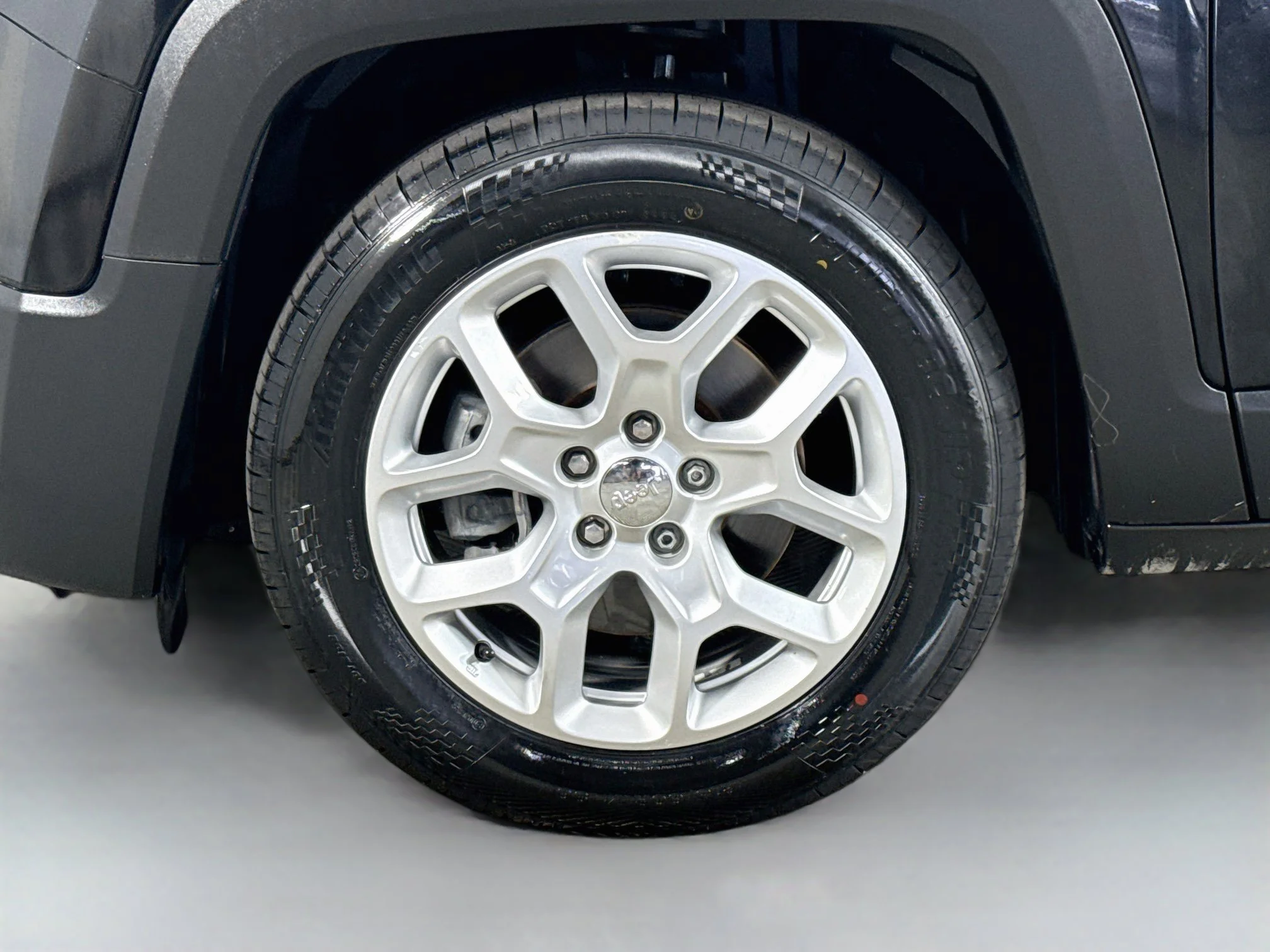 Used 2018 Black Jeep Latitude image 34