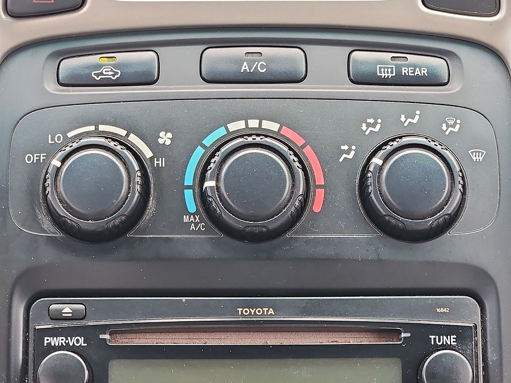 Used 2006 Blue Toyota Sport image 21